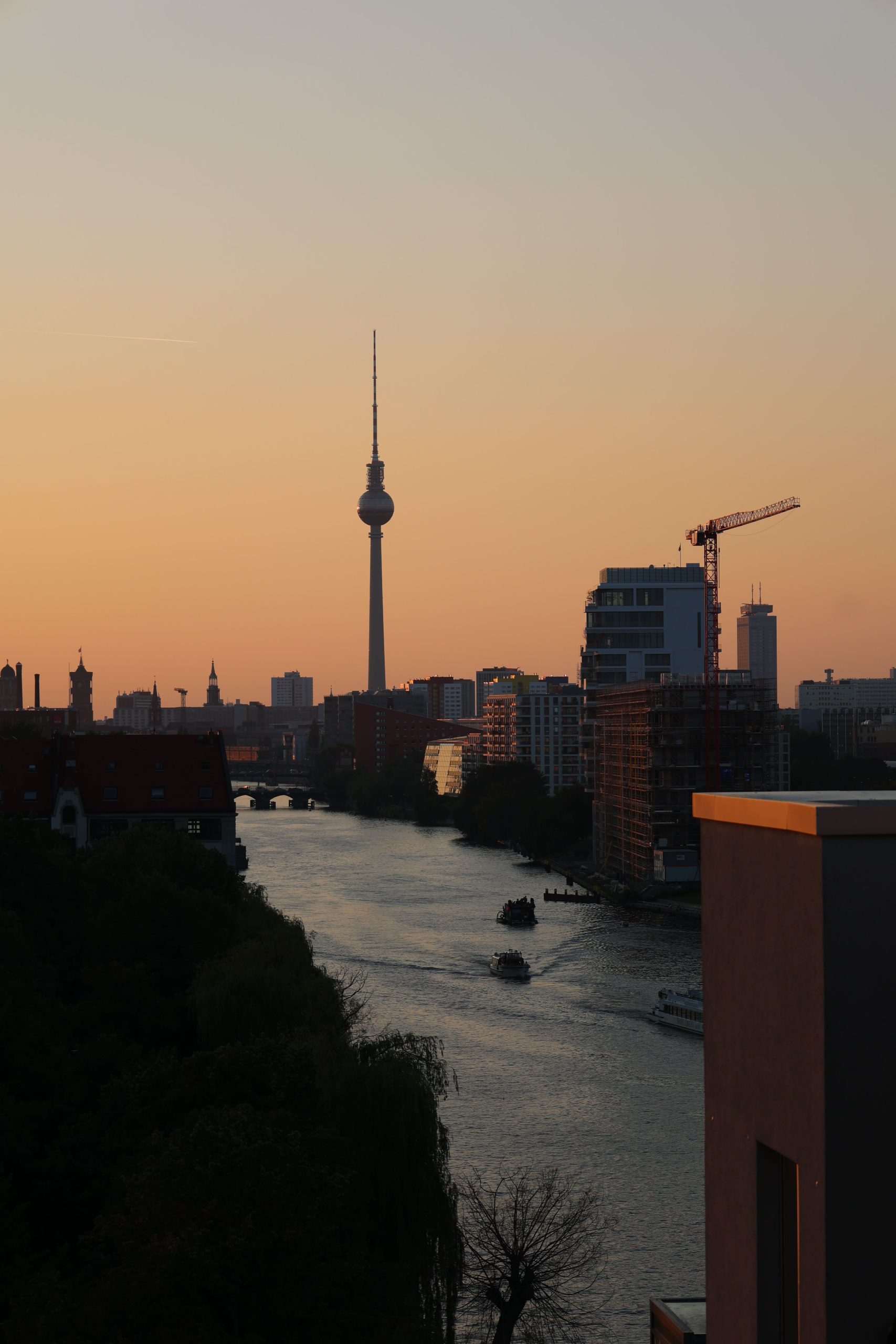 Ausblick auf den Fernsehturm bei Sonnenuntergang vom WEVENTURE Office